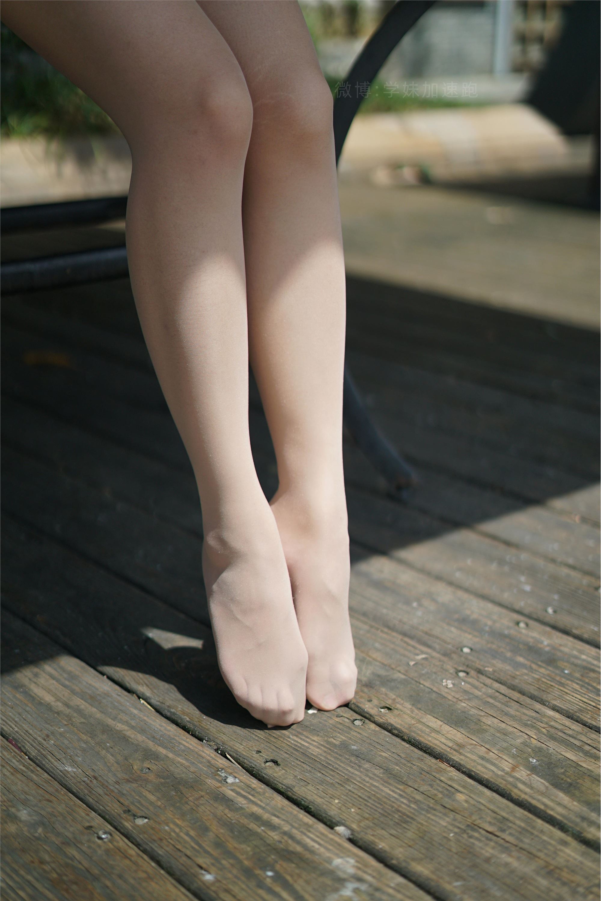 学妹加速跑 XM077《桌上起舞的彤彤》